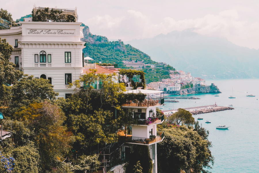 Il declino delle strutture alberghiere a conduzione familiare in Italia